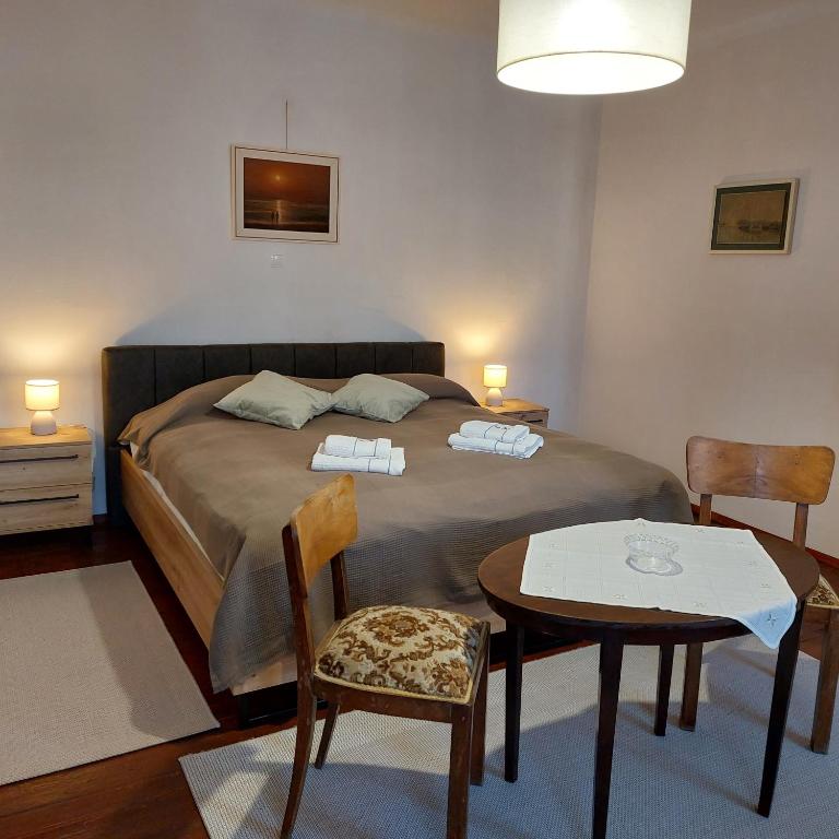 Second double bedroom with bedside lamps and a seating area